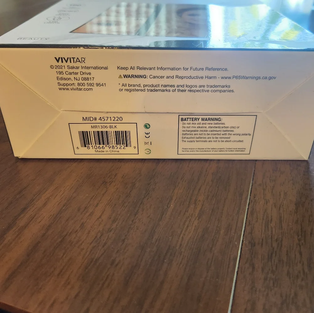 New CORDLESS LED LIGHT UP VANITY MIRROR VIVITAR